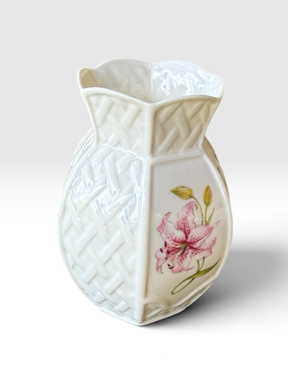 Vintage Belleek Irish Porcelain Country Trellis Flower Lily Violet Vase 4.25"